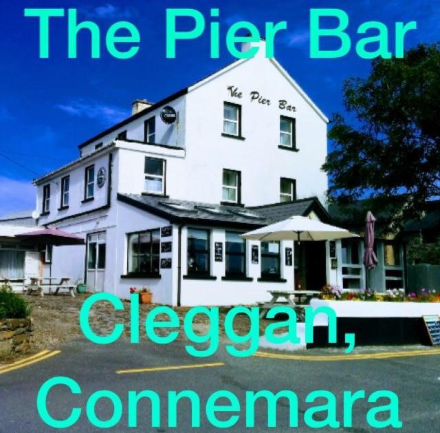The Pier Bar , Cleggan Bed & Breakfast ภายนอก รูปภาพ
