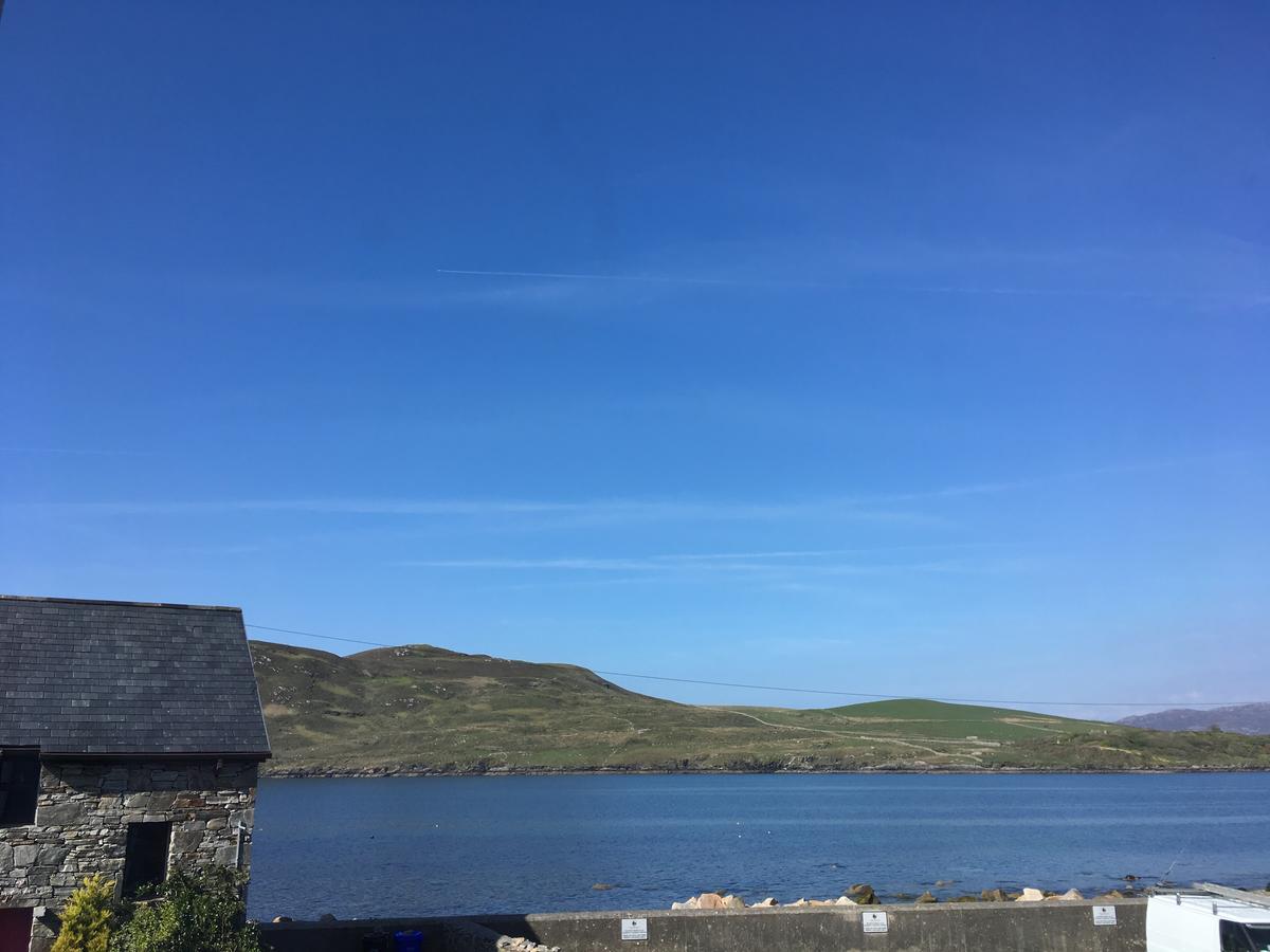 The Pier Bar , Cleggan Bed & Breakfast ภายนอก รูปภาพ