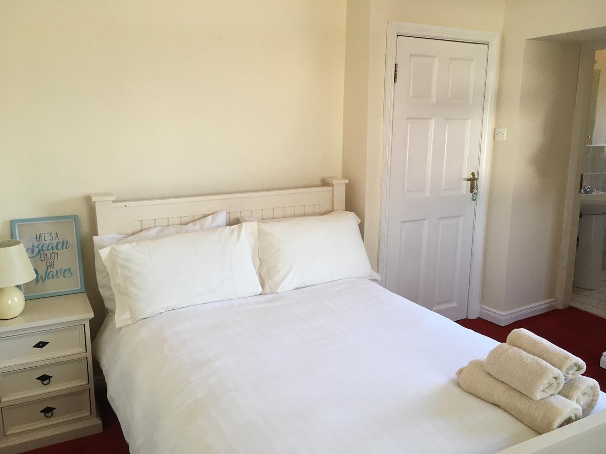 The Pier Bar , Cleggan Bed & Breakfast ภายนอก รูปภาพ