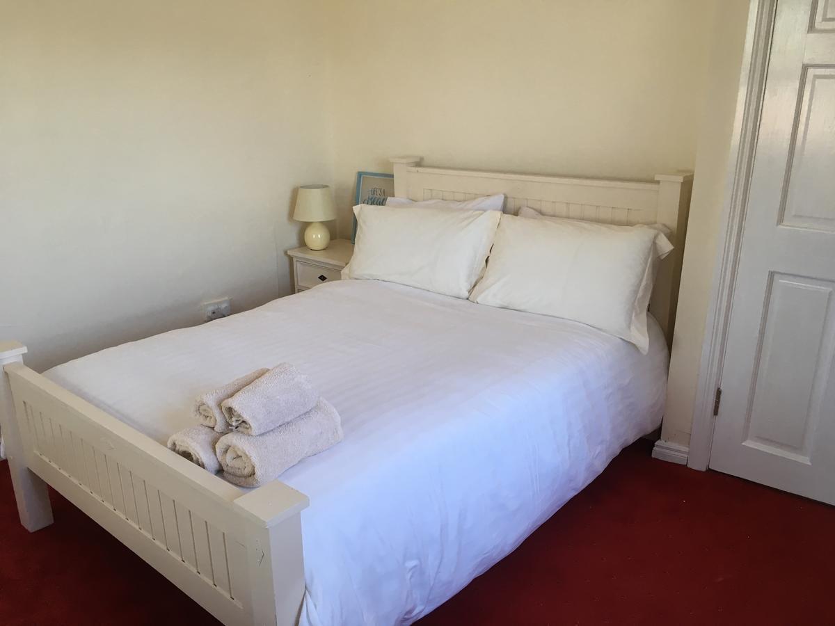 The Pier Bar , Cleggan Bed & Breakfast ภายนอก รูปภาพ