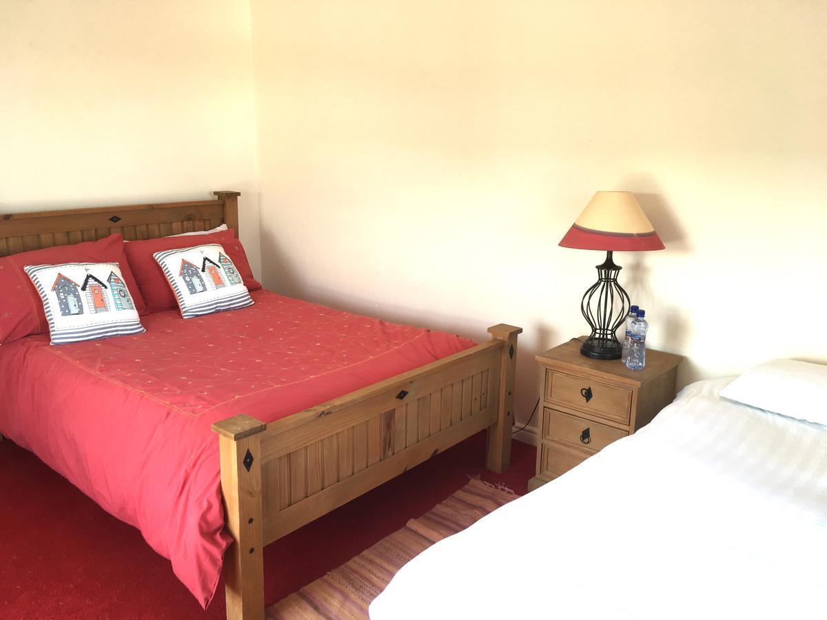The Pier Bar , Cleggan Bed & Breakfast ภายนอก รูปภาพ