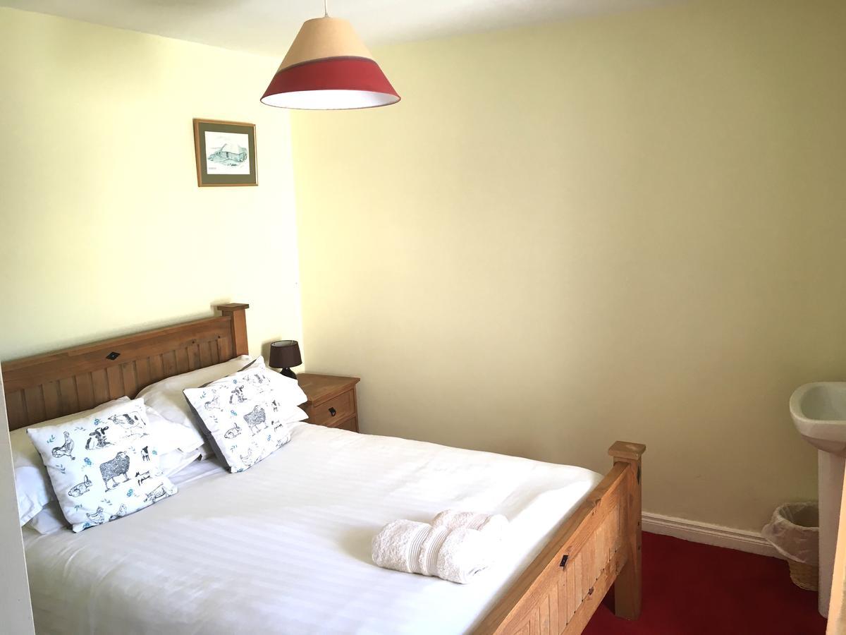 The Pier Bar , Cleggan Bed & Breakfast ภายนอก รูปภาพ
